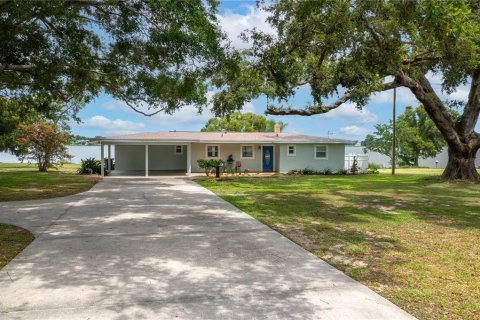 House in Winter Haven, Florida 3 bedrooms, 187.48 sq.m. № 1805764 - photo 1