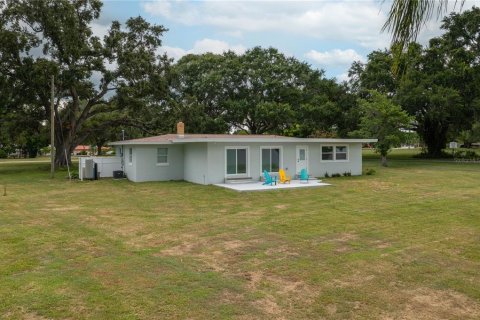 House in Winter Haven, Florida 3 bedrooms, 187.48 sq.m. № 1805764 - photo 13