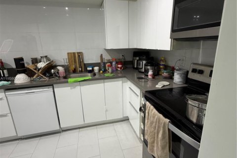 Снять в аренду квартиру в Санни-Айлс-Бич, Флорида 2 спальни, 126.07м2, № 2022171 - фото 6