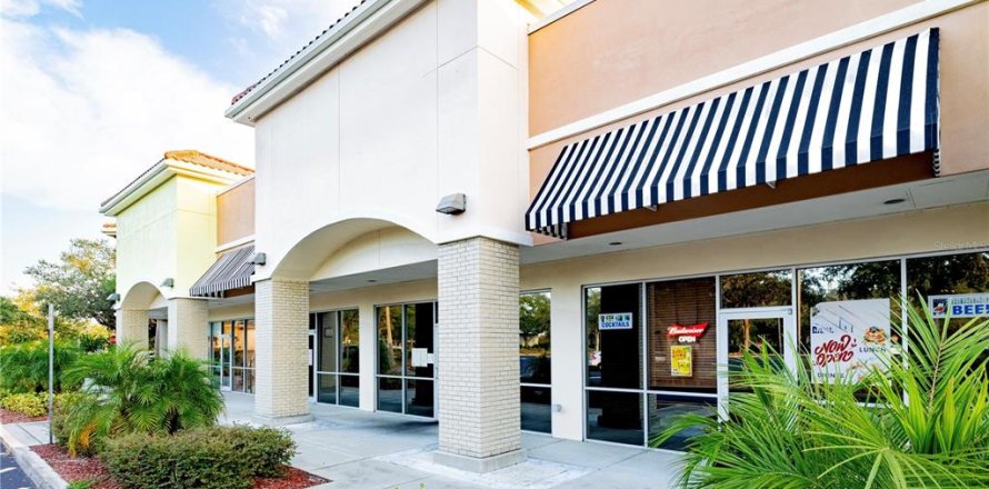 Propiedad comercial en Orange City, Florida № 1918988