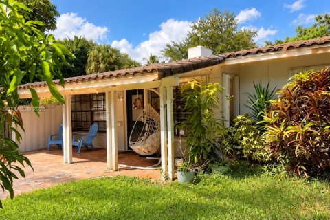 House in Fort Lauderdale, Florida 2 bedrooms, 115.76 sq.m. № 2391854 - photo 9