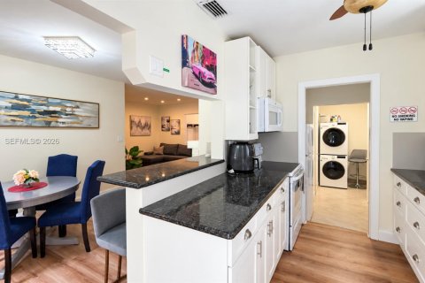 House in Fort Lauderdale, Florida 2 bedrooms, 115.76 sq.m. № 2391854 - photo 22