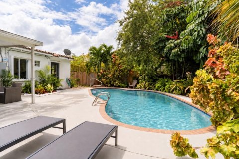 House in Fort Lauderdale, Florida 2 bedrooms, 115.76 sq.m. № 2391854 - photo 3