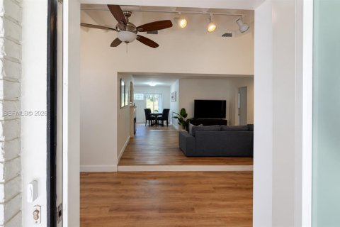 House in Fort Lauderdale, Florida 2 bedrooms, 115.76 sq.m. № 2391854 - photo 10