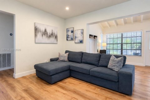 House in Fort Lauderdale, Florida 2 bedrooms, 115.76 sq.m. № 2391854 - photo 18