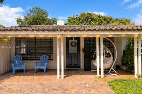House in Fort Lauderdale, Florida 2 bedrooms, 115.76 sq.m. № 2391854 - photo 6