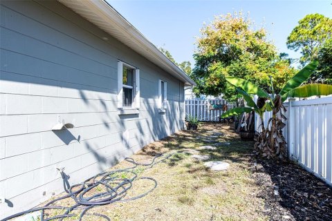 House in Pinellas Park, Florida 4 bedrooms, 124.02 sq.m. № 2234943 - photo 28