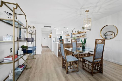 Condo in Longboat Key, Florida, 2 bedrooms  № 1829771 - photo 9