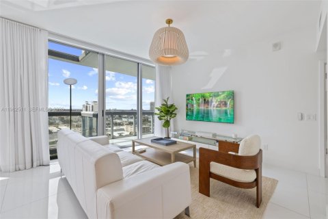 Снять в аренду кондоминиум в Майами-Бич, Флорида 2 спальни, 118.91м2, № 2025260 - фото 4