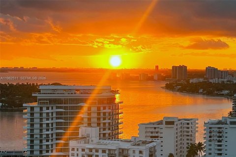 Снять в аренду кондоминиум в Майами-Бич, Флорида 2 спальни, 118.91м2, № 2025260 - фото 26