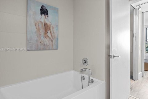 Copropriété à louer à Miami, Floride: 3 chambres, 103.12 m2 № 1976691 - photo 10