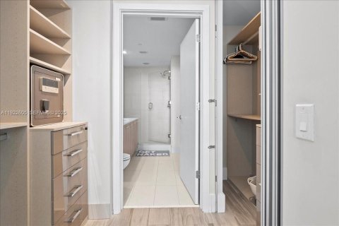 Copropriété à louer à Miami, Floride: 3 chambres, 103.12 m2 № 1976691 - photo 7