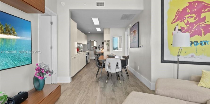 Condo à Miami, Floride, 3 chambres  № 1976691