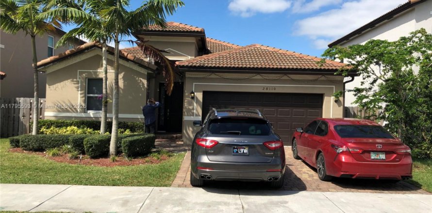 House in Homestead, Florida 3 bedrooms, 157.75 sq.m. № 1860878