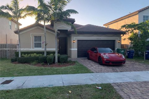 House in Homestead, Florida 3 bedrooms, 157.75 sq.m. № 1860878 - photo 2