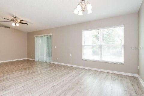 Villa ou maison à louer à Kissimmee, Floride: 3 chambres, 176.51 m2 № 2389140 - photo 4