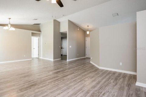 Villa ou maison à louer à Kissimmee, Floride: 3 chambres, 176.51 m2 № 2389140 - photo 2