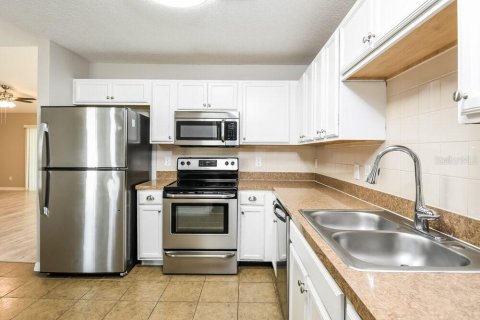 Villa ou maison à louer à Kissimmee, Floride: 3 chambres, 176.51 m2 № 2389140 - photo 6