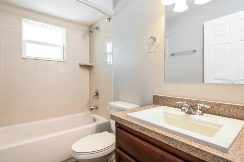 Villa ou maison à louer à Kissimmee, Floride: 3 chambres, 176.51 m2 № 2389140 - photo 13