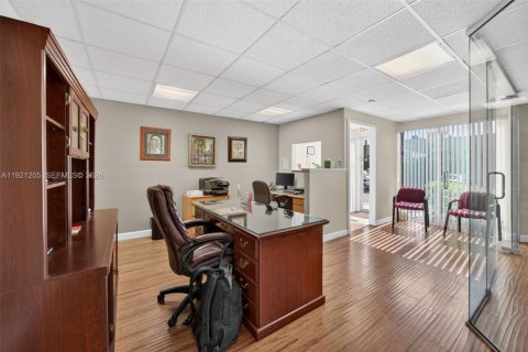Immobilier commercial à vendre à Miami, Floride № 2082718 - photo 5