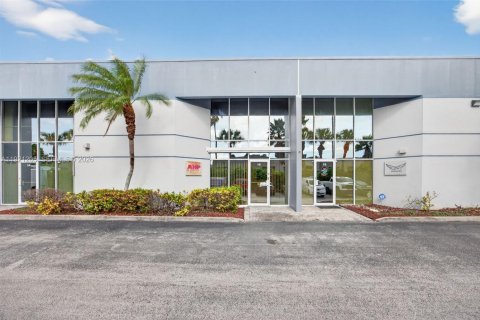 Immobilier commercial à vendre à Miami, Floride № 2082718 - photo 7