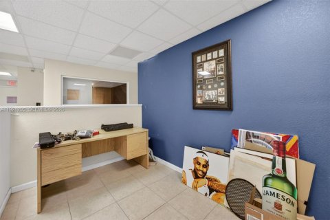 Immobilier commercial à vendre à Miami, Floride № 2082718 - photo 13