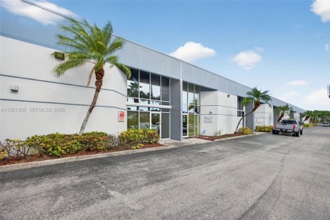 Immobilier commercial à vendre à Miami, Floride № 2082718 - photo 6