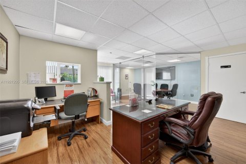 Immobilier commercial à vendre à Miami, Floride № 2082718 - photo 9