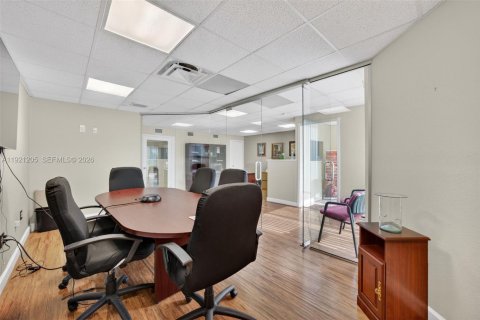 Immobilier commercial à vendre à Miami, Floride № 2082718 - photo 3
