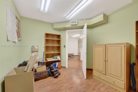 Immobilier commercial à vendre à Miami, Floride № 2082718 - photo 21