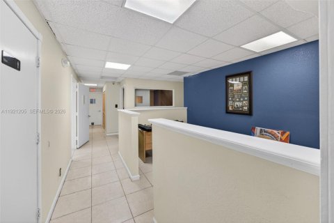 Immobilier commercial à vendre à Miami, Floride № 2082718 - photo 14