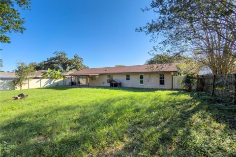 House in Brandon, Florida 3 bedrooms, 147.44 sq.m. № 2420030 - photo 4