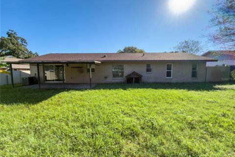 House in Brandon, Florida 3 bedrooms, 147.44 sq.m. № 2420030 - photo 5