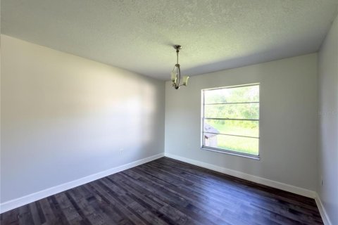House in Brandon, Florida 3 bedrooms, 147.44 sq.m. № 2420030 - photo 15