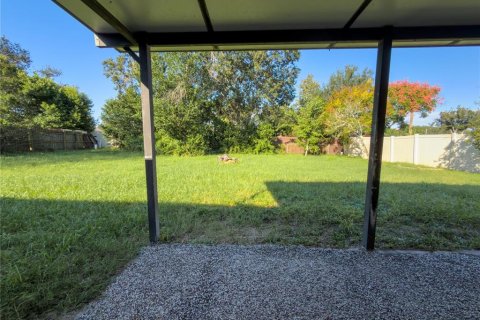 House in Brandon, Florida 3 bedrooms, 147.44 sq.m. № 2420030 - photo 9
