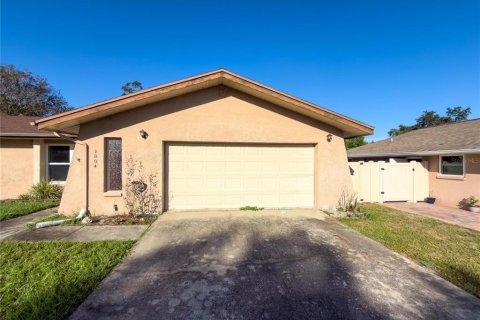House in Brandon, Florida 3 bedrooms, 147.44 sq.m. № 2420030 - photo 10