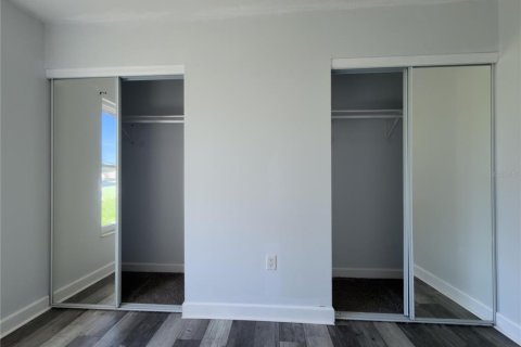 House in Brandon, Florida 3 bedrooms, 147.44 sq.m. № 2420030 - photo 27