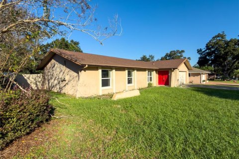 House in Brandon, Florida 3 bedrooms, 147.44 sq.m. № 2420030 - photo 2