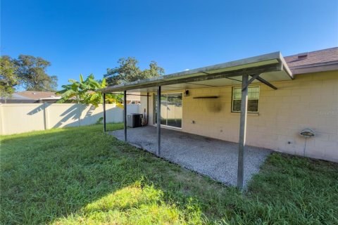 House in Brandon, Florida 3 bedrooms, 147.44 sq.m. № 2420030 - photo 6