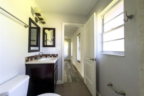 House in Brandon, Florida 3 bedrooms, 147.44 sq.m. № 2420030 - photo 22
