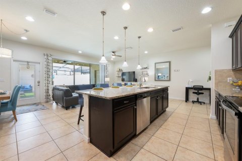Adosado en venta en Kissimmee, Florida, 4 dormitorios, 195.28 m2 № 1884694 - foto 8
