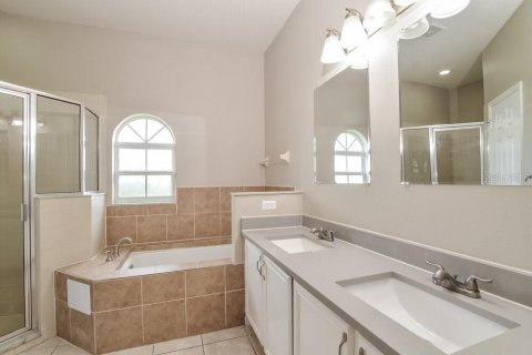 Casa en alquiler en Kissimmee, Florida, 4 dormitorios, 160.81 m2 № 1905201 - foto 9