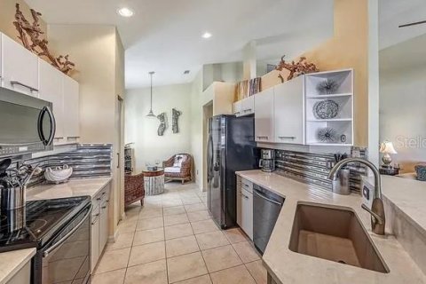 House in Sarasota, Florida 2 bedrooms, 155.15 sq.m. № 1857783 - photo 2