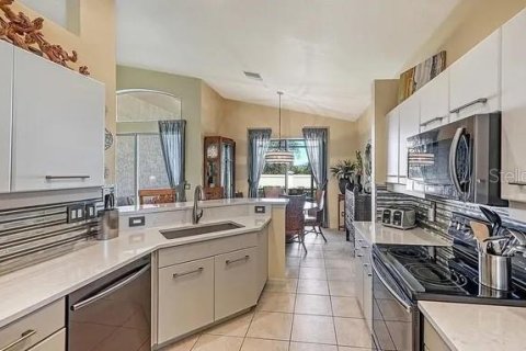 House in Sarasota, Florida 2 bedrooms, 155.15 sq.m. № 1857783 - photo 3
