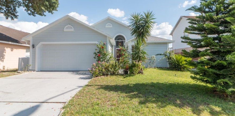 House in Davenport, Florida 3 bedrooms, 109.62 sq.m. № 1659943