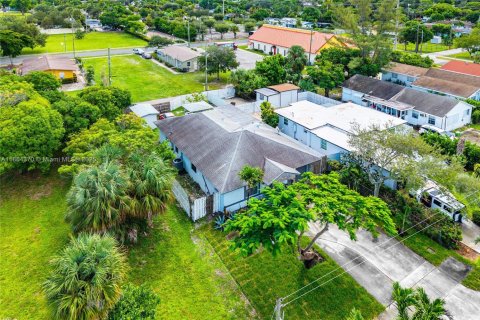 House in Delray Beach, Florida 4 bedrooms, 126.63 sq.m. № 1892587 - photo 27