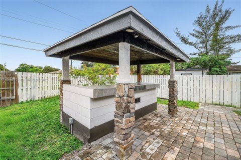 House in Delray Beach, Florida 4 bedrooms, 126.63 sq.m. № 1892587 - photo 24