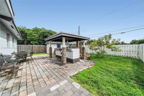 House in Delray Beach, Florida 4 bedrooms, 126.63 sq.m. № 1892587 - photo 21