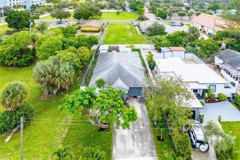 House in Delray Beach, Florida 4 bedrooms, 126.63 sq.m. № 1892587 - photo 26