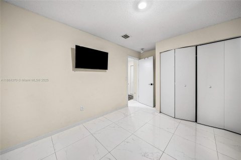 House in Delray Beach, Florida 4 bedrooms, 126.63 sq.m. № 1892587 - photo 13